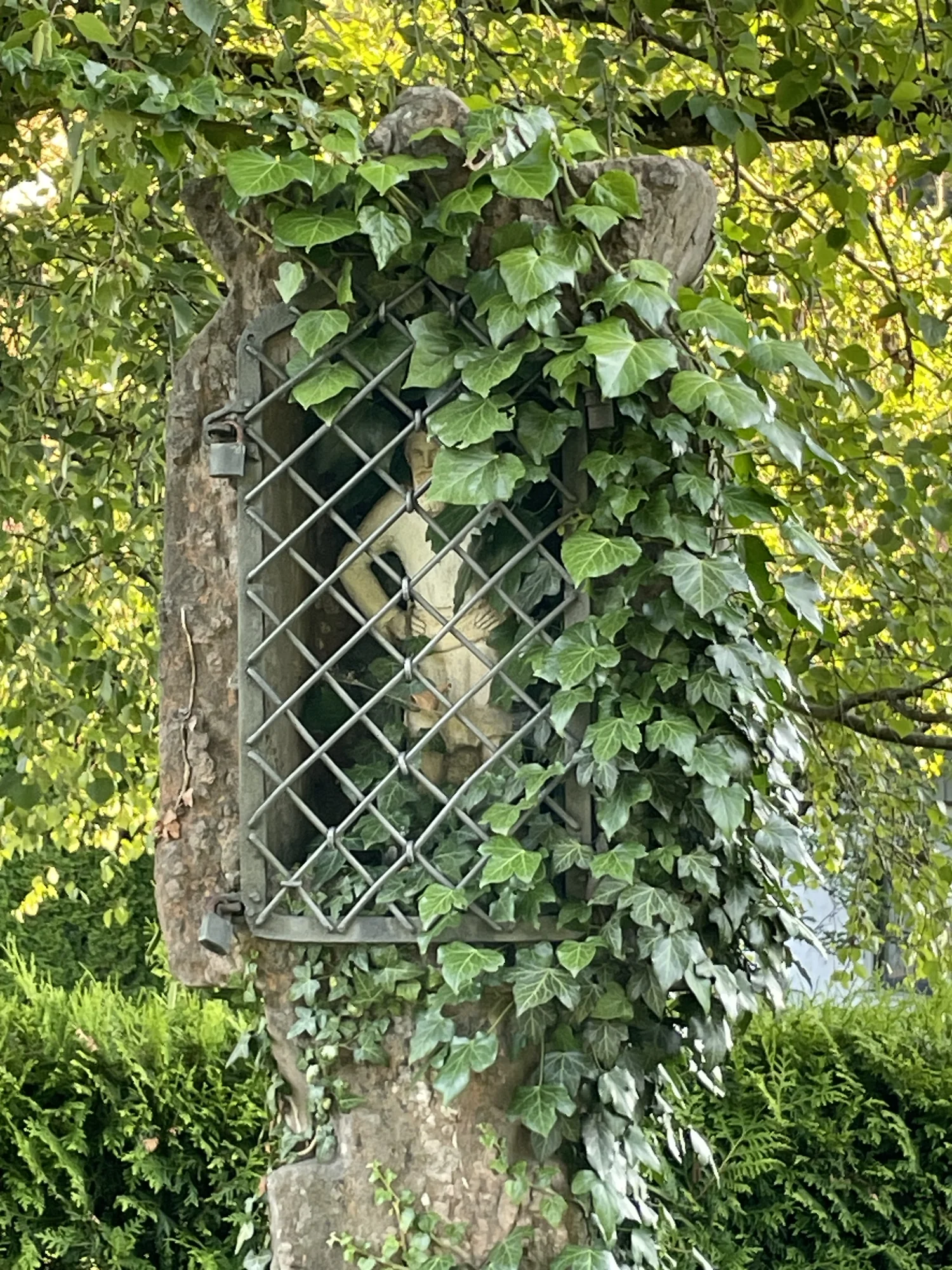 Pestsäule an der Siegsdorfer Straße, "Laterne"